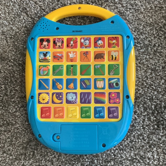 Seven books and Mickey Smart Pad - Picture 6 of 12